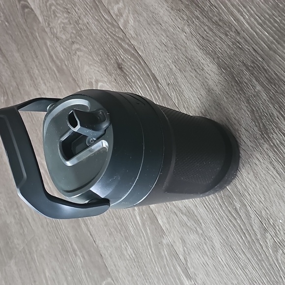 Nike sports drink holder with handle. 64 fl oz. Black and white - Picture 7 of 7